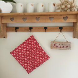 essuie-tout-simple-rouge-fleuri-1