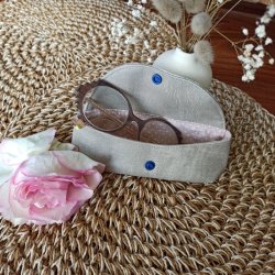 etui-a-lunettes-poudre-2