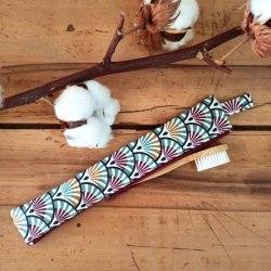 etui-a-brosse-a-dents-eventail-prune-1