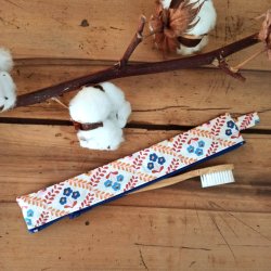 etui-a-brosse-a-dents-fleuri-1