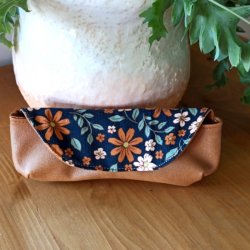 etui-a-lunettes-champetre-caramel-vert-1