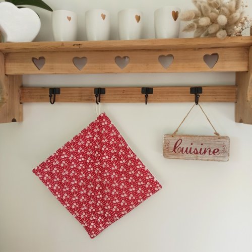 essuie-tout-simple-rouge-fleuri-1