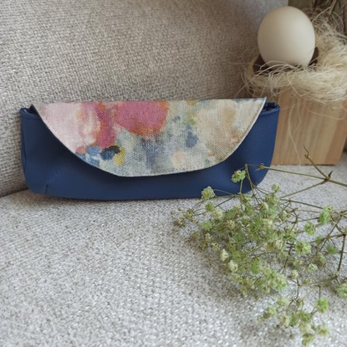 etui-a-lunettes-poudre-bleu