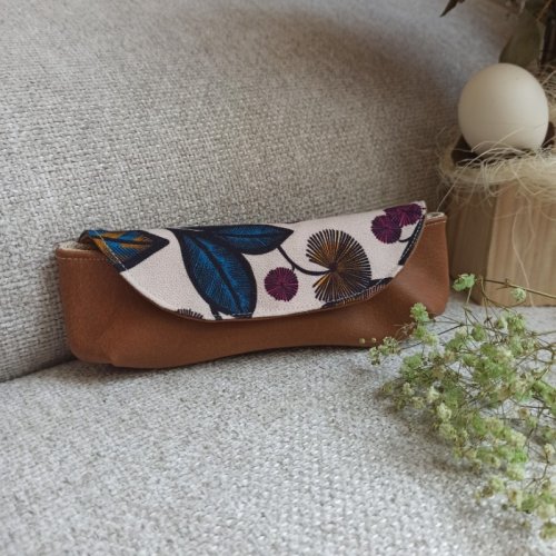 etui-a-lunettes-feuillages-marron
