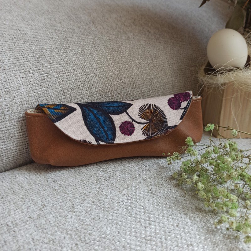 etui-a-lunettes-feuillages-marron