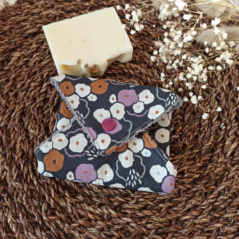etui-a-savonnette-noir-mauve