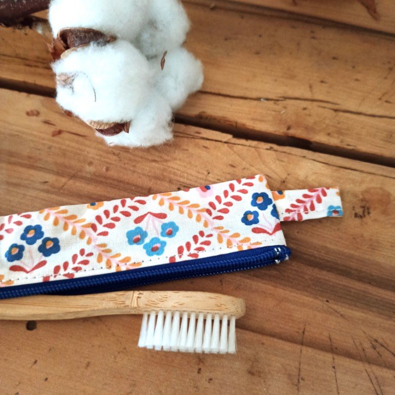 etui-a-brosse-a-dents-fleuri-2