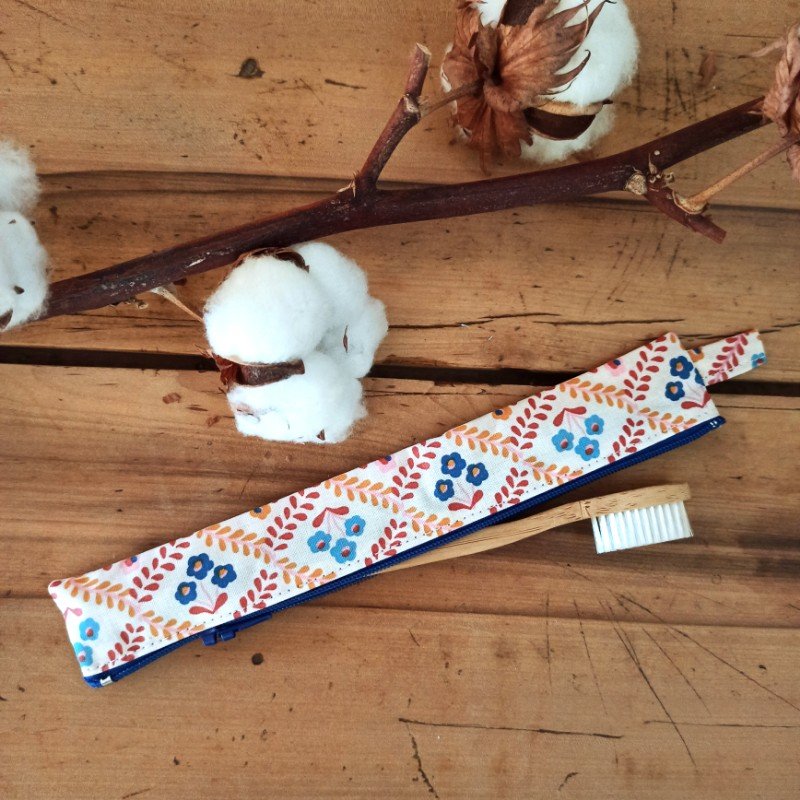 etui-a-brosse-a-dents-fleuri-1