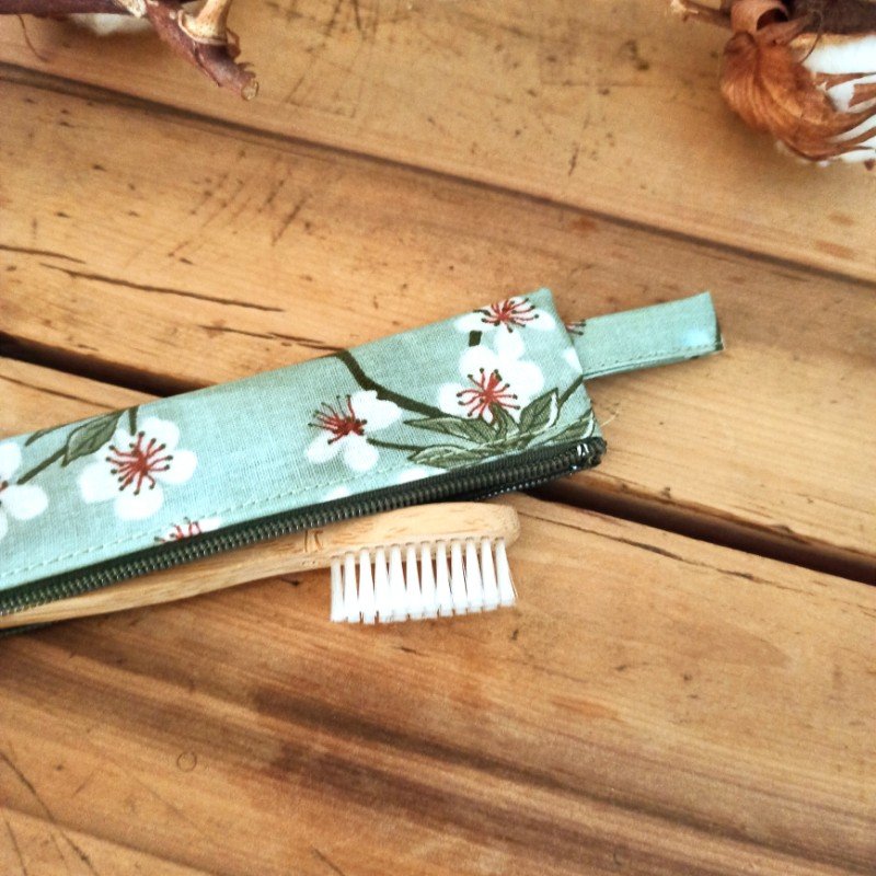 etui-a-brosse-a-dents-amande-3