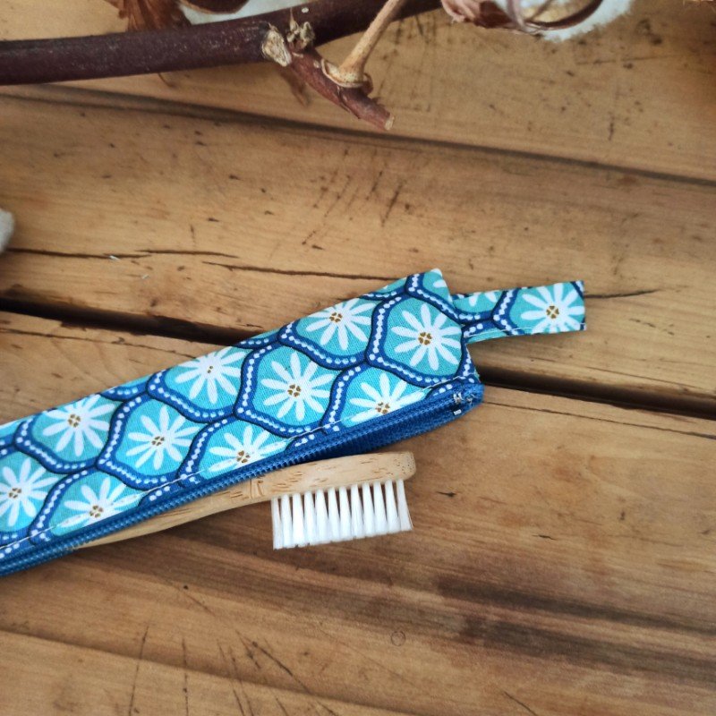 etui-a-brosse-a-dents-turquoise-3