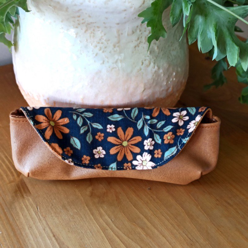 etui-a-lunettes-champetre-caramel-vert-1